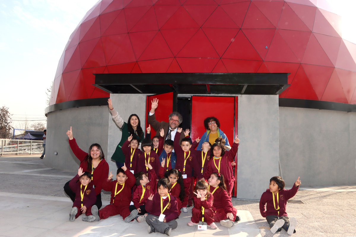 Estudiantes de las escuelas municipales fueron los primeros visitantes del Centro de Difusión Científica Comunal.