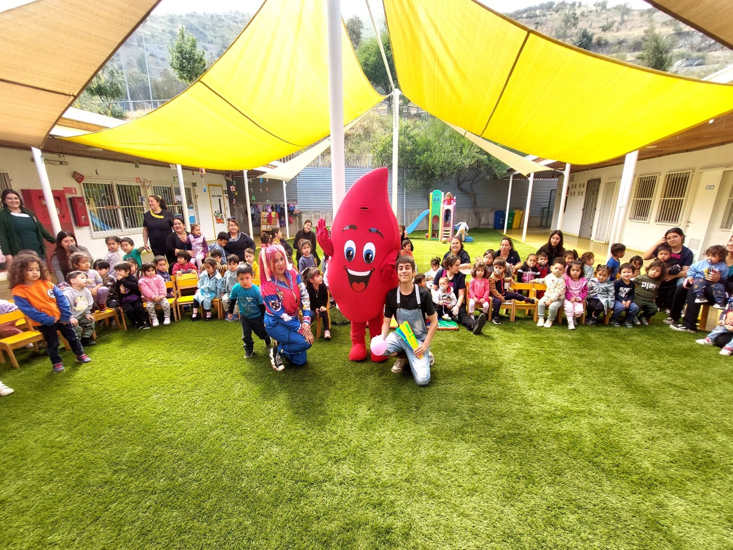 Mediante una actividad de cuentacuentos, se educó a los menores sobre la importancia de la alimentación saludable y la prevención de enfermedades.