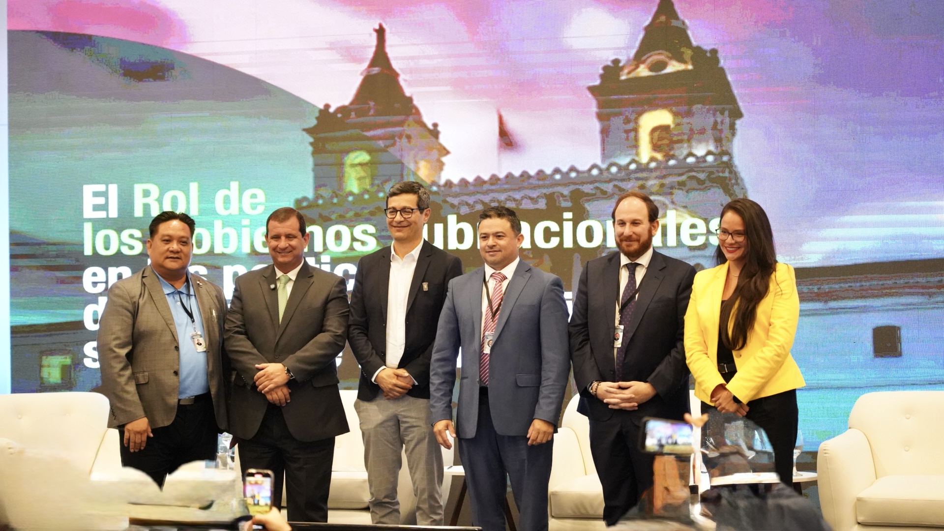 Panel con participación de Alcalde
