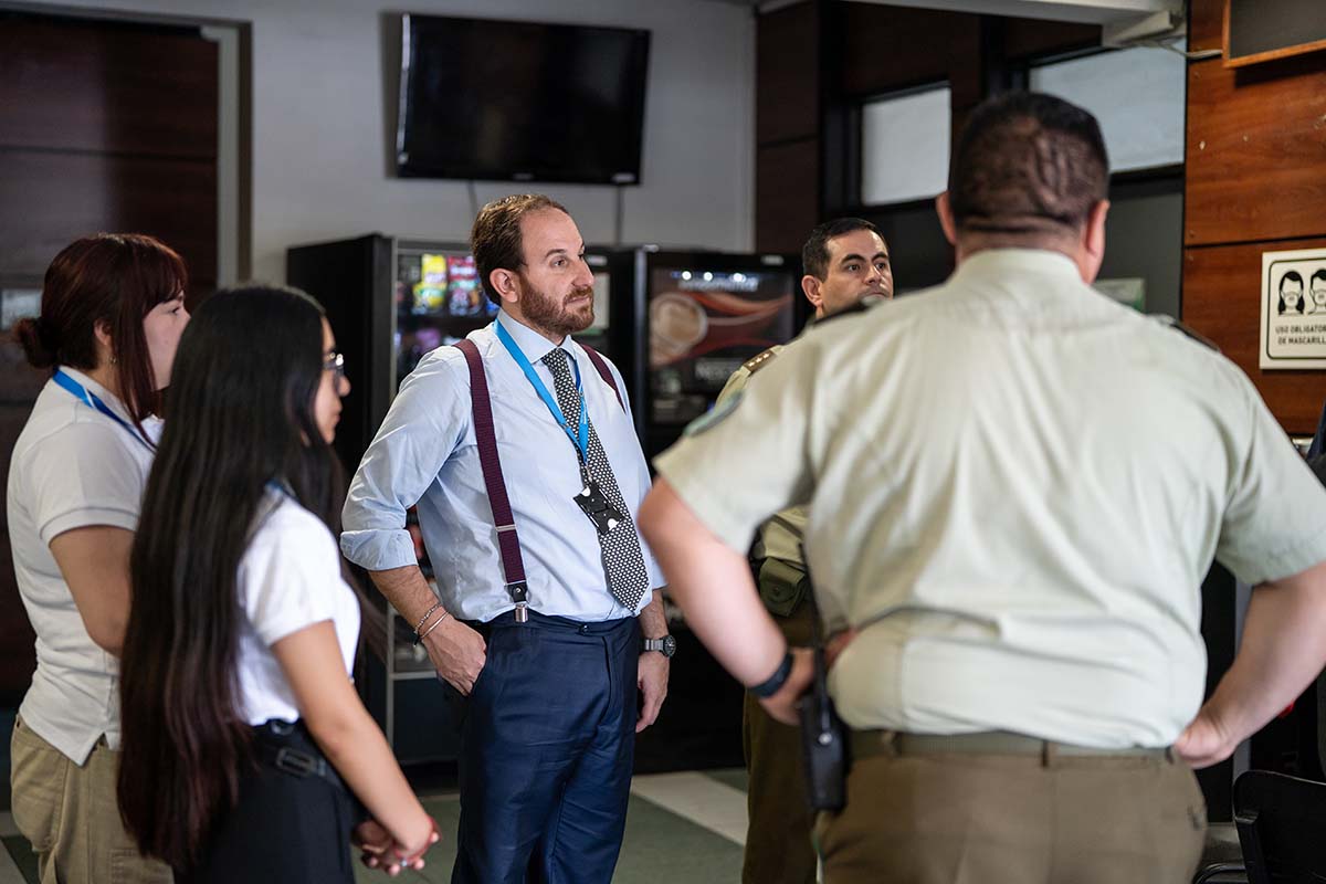Más Carabineros en las calles